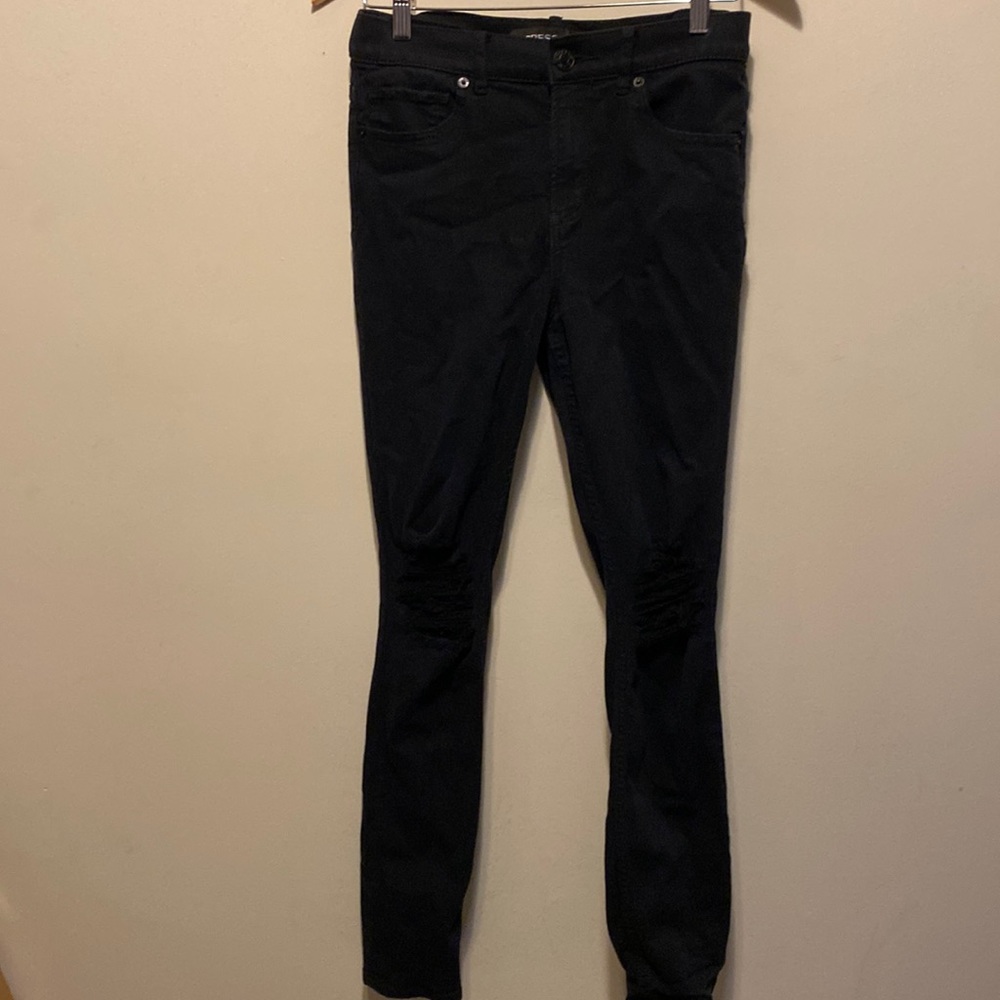 Express Black Legging High Rise Shredded-Knee Jeans.